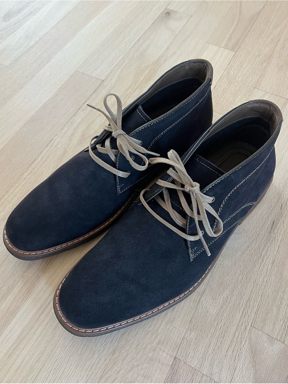 Like New JOHNSTON & MURPHY Suede Chukka Boots